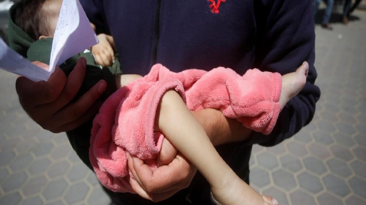Gazze’de bir bebek daha açlıktan öldü