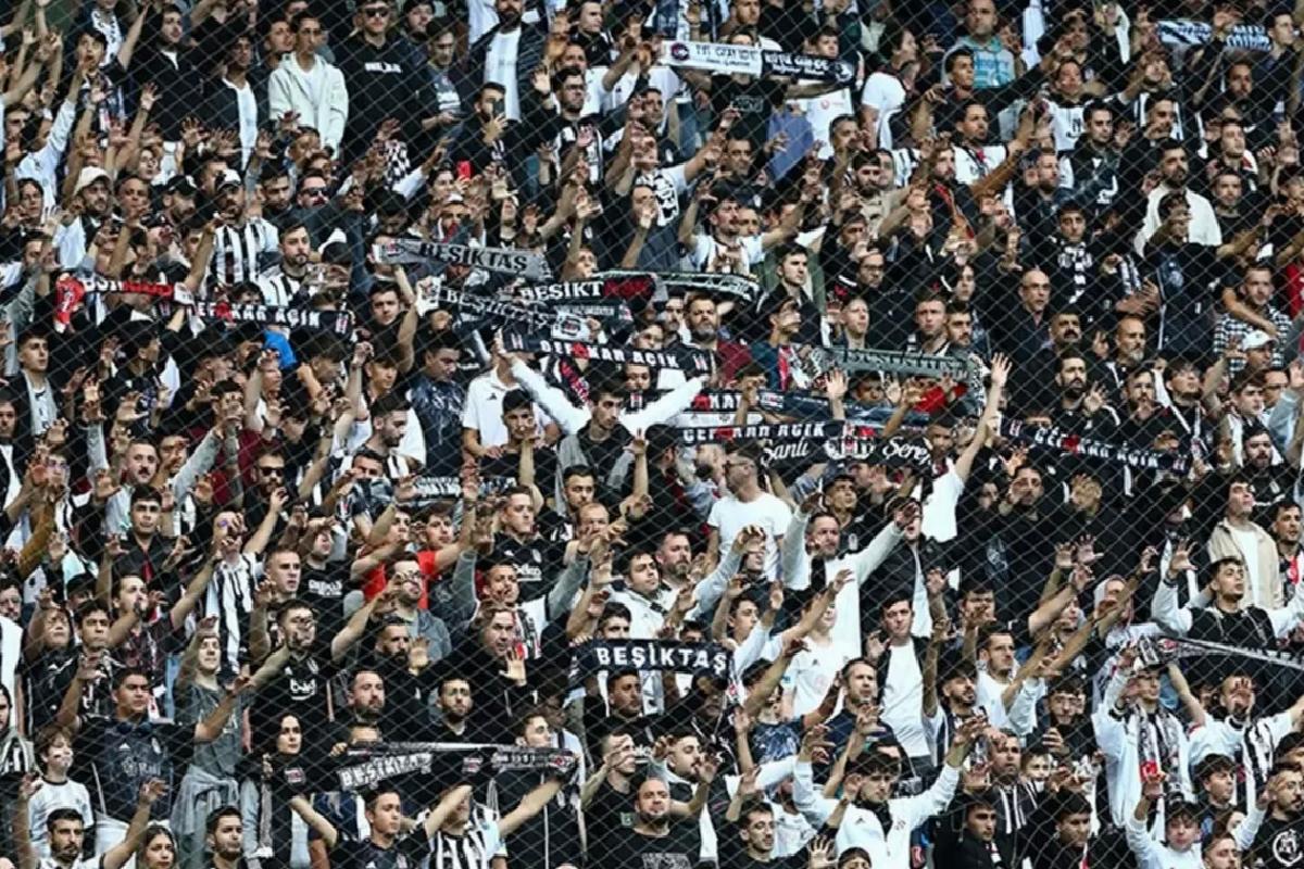 Geldiğinde taraftarı heyecandan uyutmayan yıldız futbolcu Beşiktaş’tan ayrılıyor