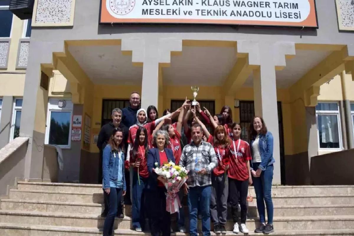 Genç Kızlar Voleybol Turnuvası Başarıyla Tamamlandı