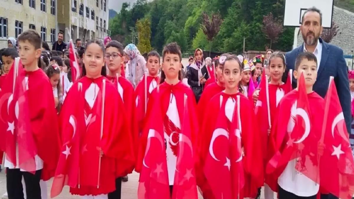 Giresun’un ilçelerinde 23 Nisan Ulusal Egemenlik ve Çocuk Bayramı törenlerle kutlandı