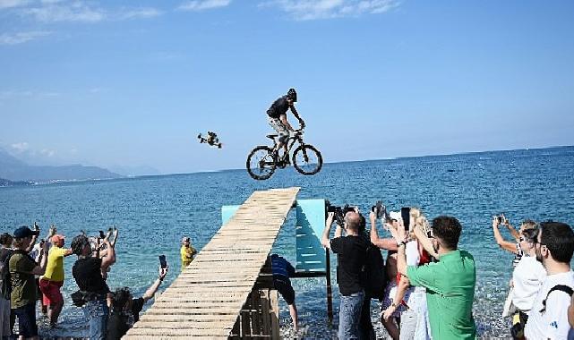 Gökyüzünden denize pedal çevirdiler