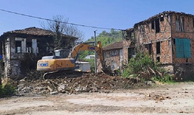 Gölcük’te Riskli Yapılar Birer Birer Yıkılıyor