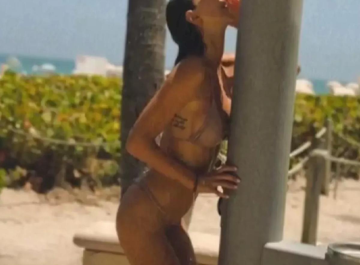 Görüntüsü olay! Şeyma Subaşı, Miami’de denize üstsüz girdi