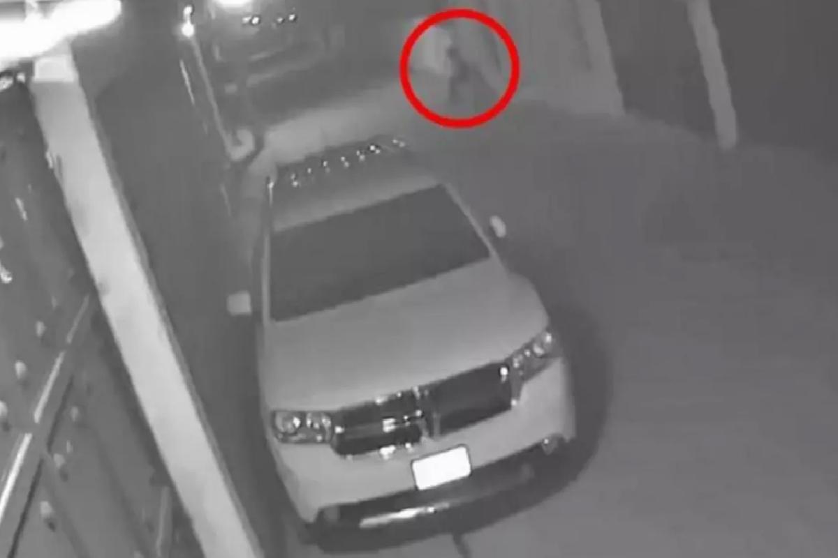 Güvenlik kamerasına takılan hayalet at ve süvari büyük panik yarattı