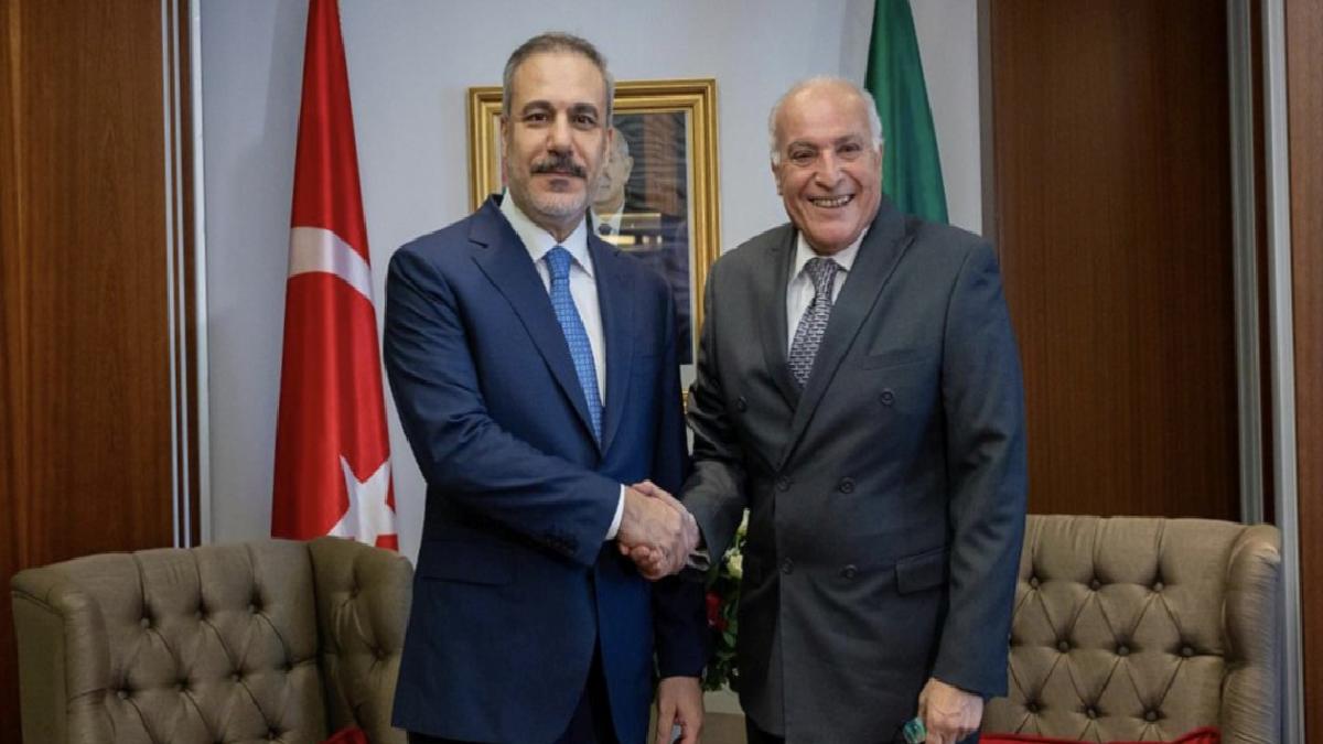 Hakan Fidan, Cezayirli mevkidaşı Attaf ile bir araya geldi
