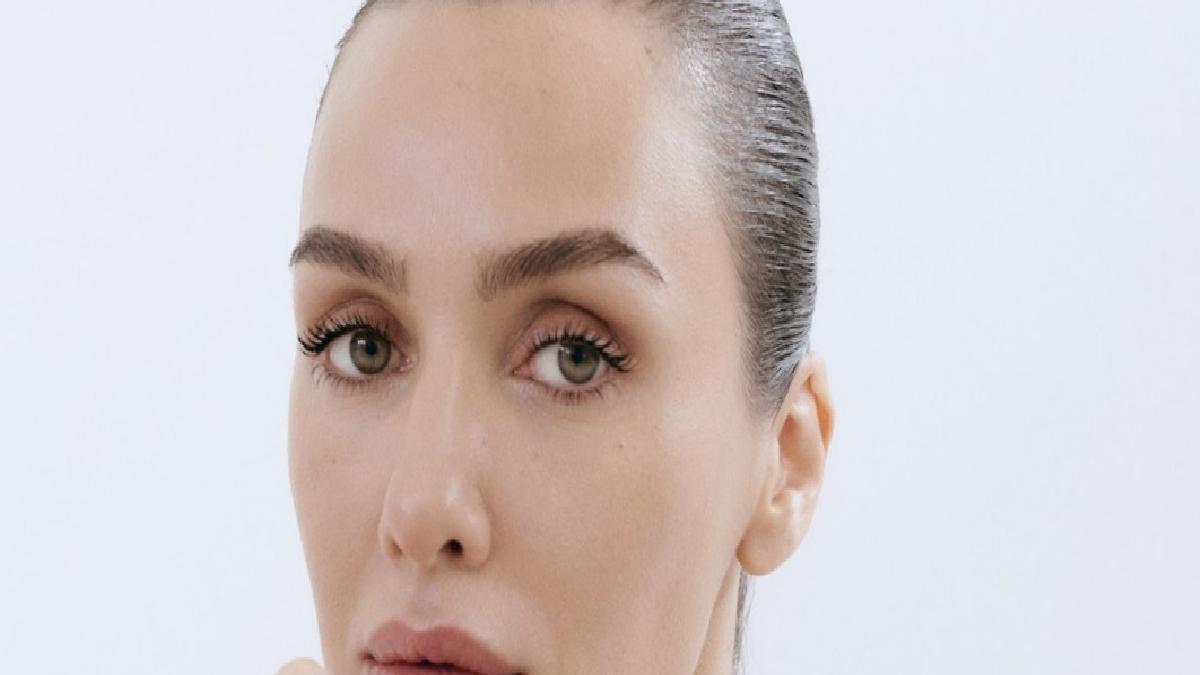 Hakan Kurtaş ve Birce Akalay tatilde! Aşıkların romantik pozlarına beğeni yağdı
