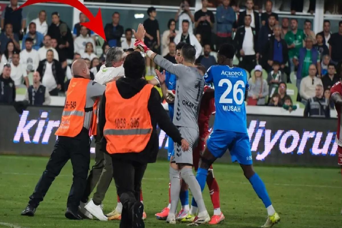 Hakem kararlarına isyan eden Bodrum FK yöneticisi Caner Tuna, bir anda sahaya daldı