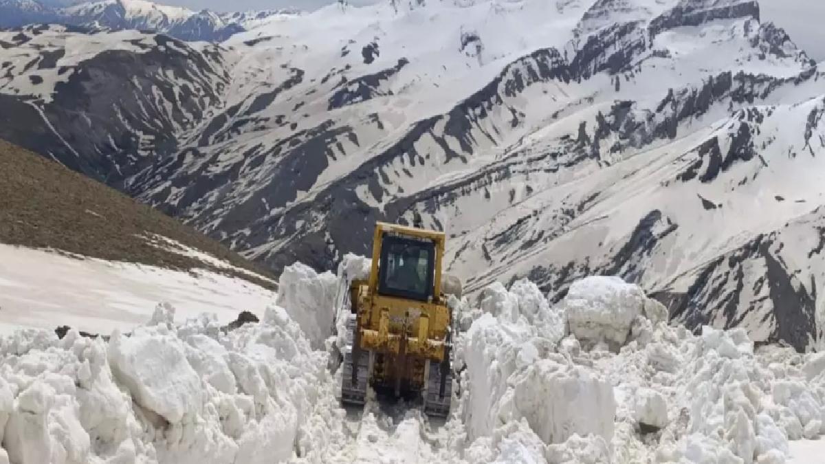 Hakkari’de Karla Mücadele Çalışmaları