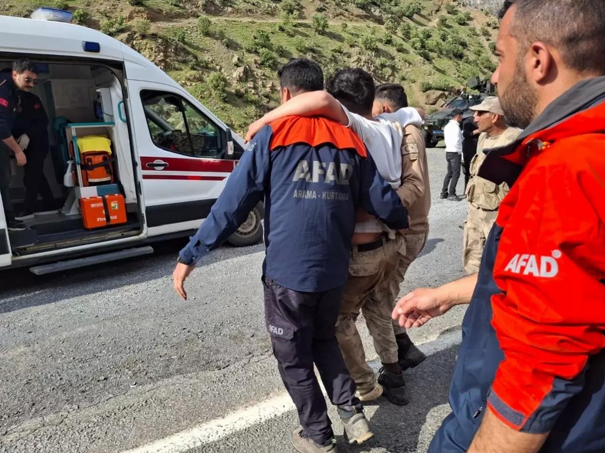 Hakkari’de Mahsur Kalan Genç Kurtarıldı
