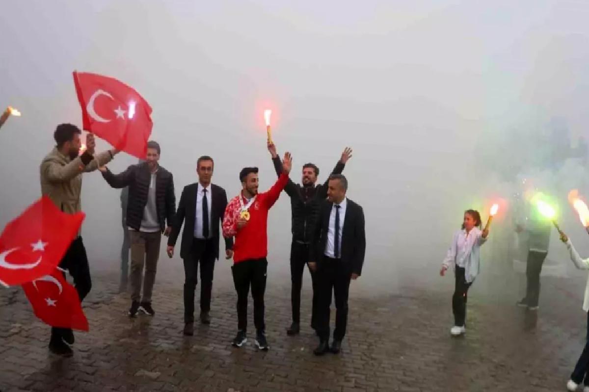 Harun Algül, Şırnak’ta Altın Madalya İle Karşılandı