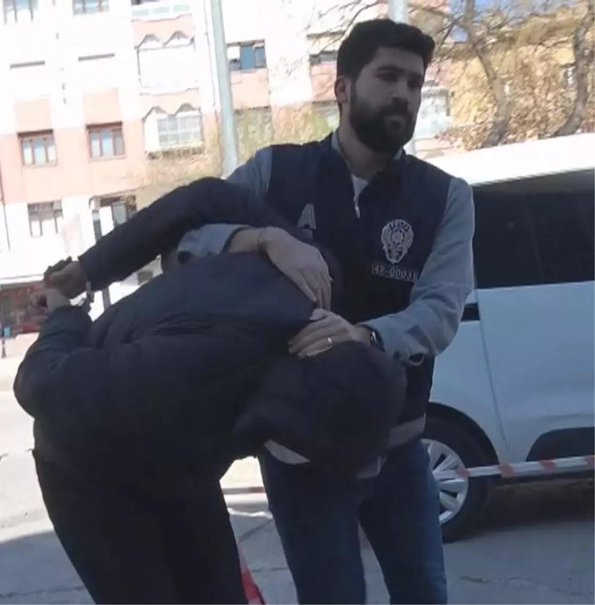 Hastalarla ilgili müstehcen yazışmalar yapan 2 asistan doktor gözaltına alındı