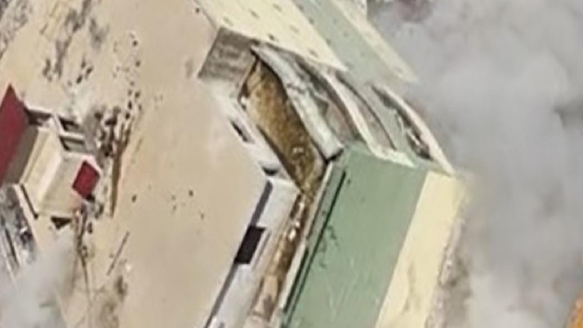 Hatay’da 9 katlı bina saniyeler içinde yerle bir oldu