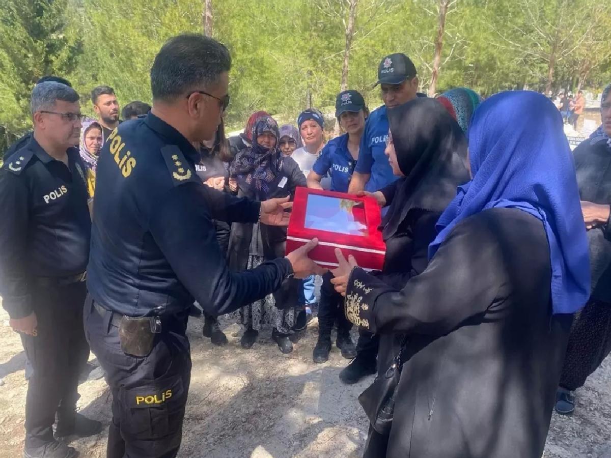 Hatay’da kalp krizi sonucu yaşamını yitiren polis memurunun cenazesi Osmaniye’de defnedildi