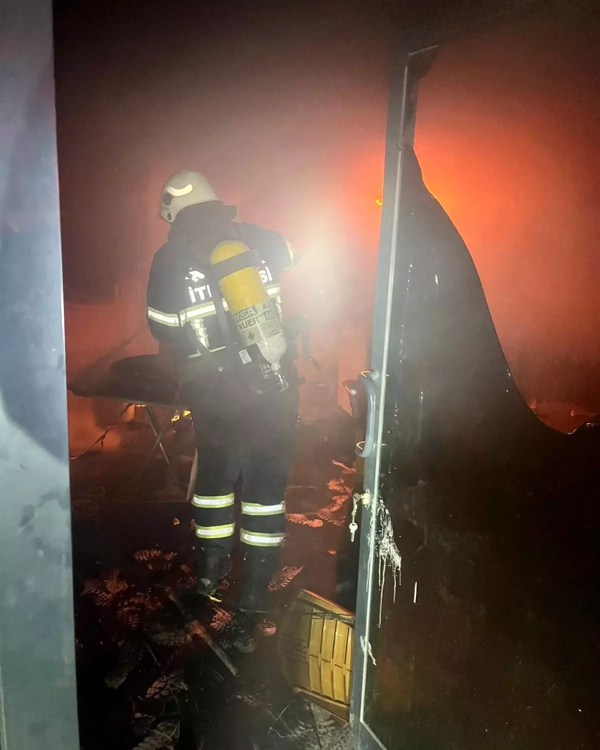 Hatay’daki Prefabrik Dönercide Yangın Kontrol Altına Alındı