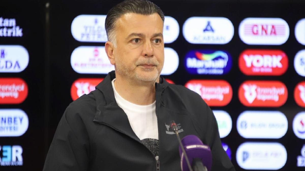 Hatayspor, Murat Şahin’in görevden ayrıldığı iddialarını yalanladı