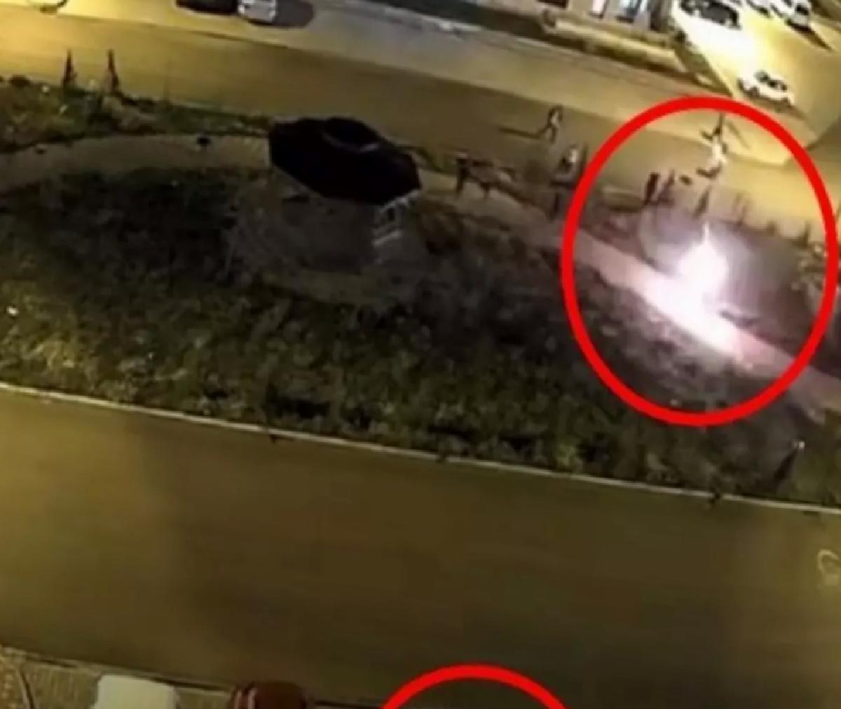Hava Fişeği Araç Yangınına Neden Oldu