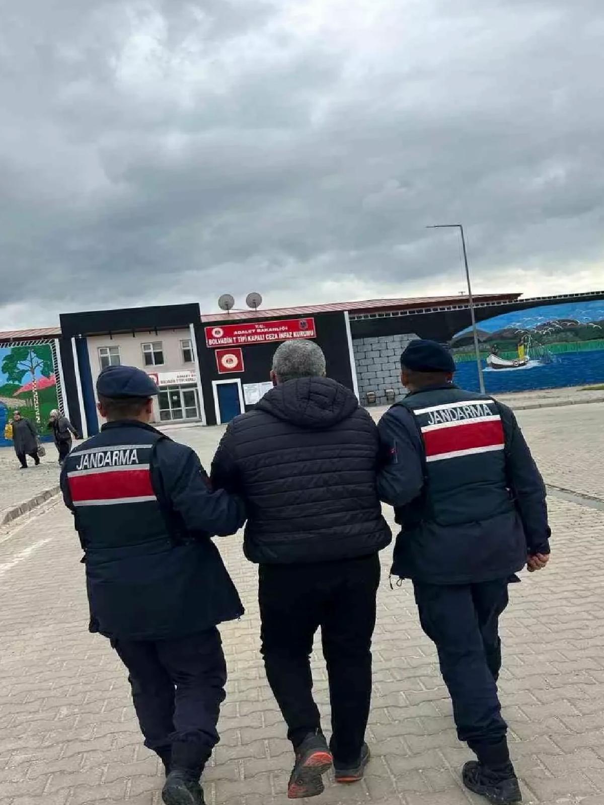 Hırsızlık suçundan aranan F.A. yakalandı
