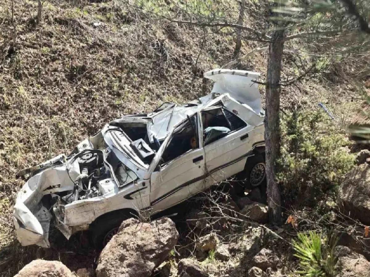 Hisarcık’ta otomobil şarampole yuvarlandı