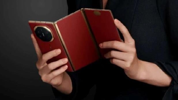 Huawei Mate XT, yüksek fiyatına rağmen globalde 400 bin sınırını aştı