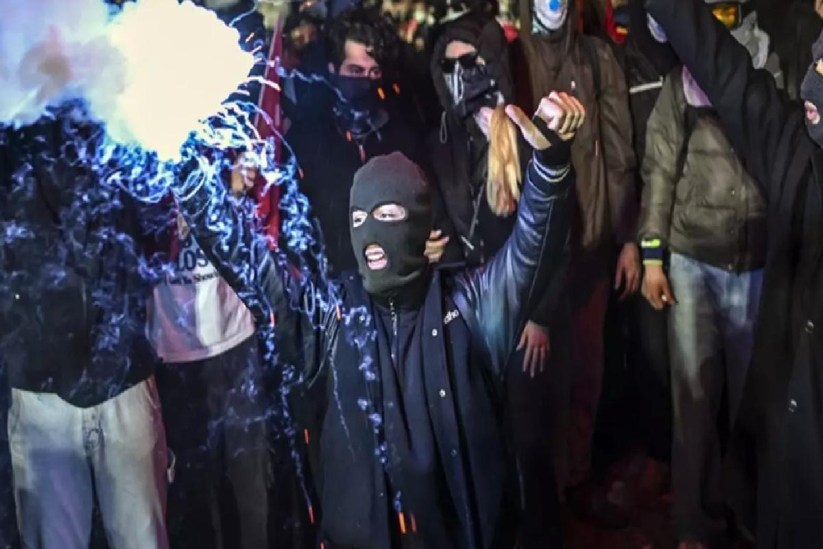 İBB protestolarında tutuklanan 5 kişi hakkında tahliye kararı verildi.