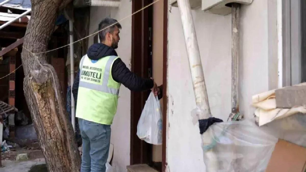 İnegöl Belediyesi’nden 65 Yaş Üzeri İhtiyaç Sahiplerine Market Desteği