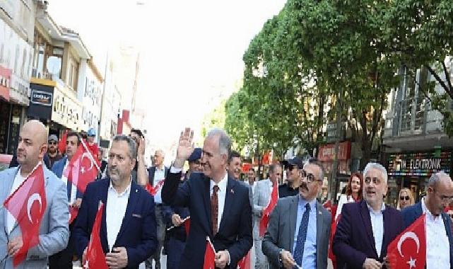 İnegöl’de 23 Nisan coşkusu sokaklara taştı