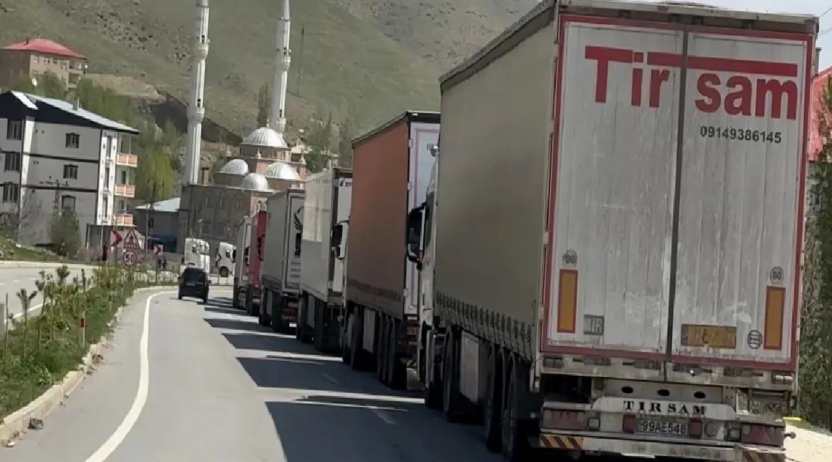 İran’daki Sorunlar Tır Kuyruğu Oluşturdu