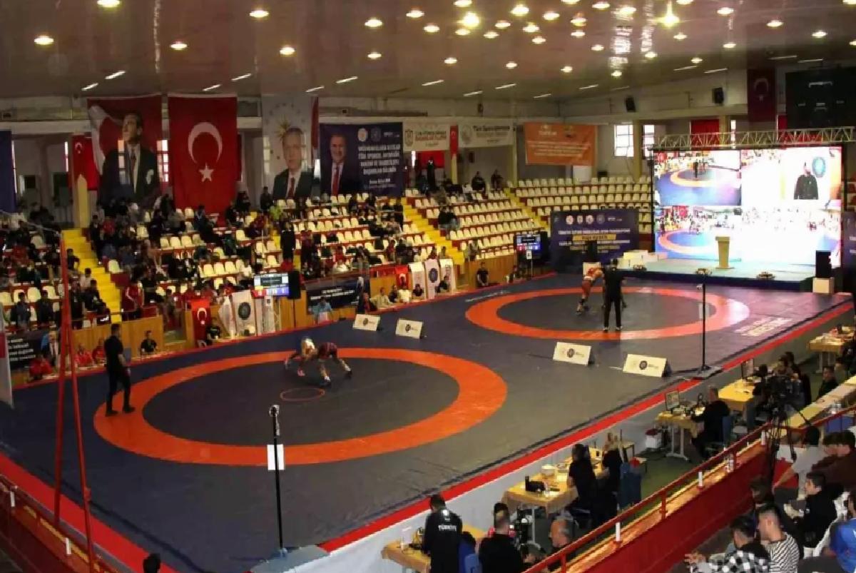 İşitme Engelliler Güreş Türkiye Şampiyonası’nın açılış seremonisi yapıldı