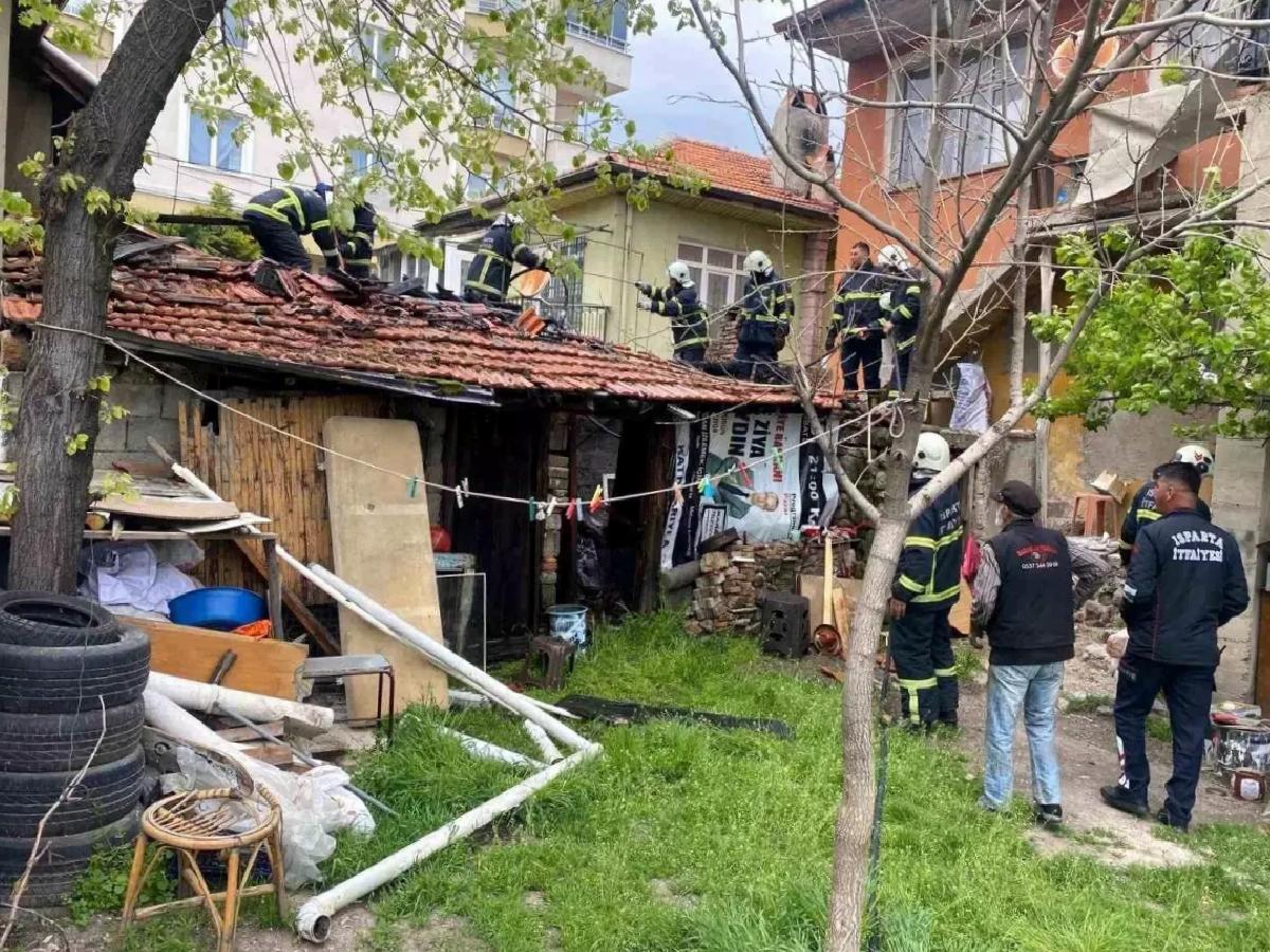 Isparta’da Kaynak Makinesinden Sıçrayan Kıvılcımlar Yangın Çıkardı