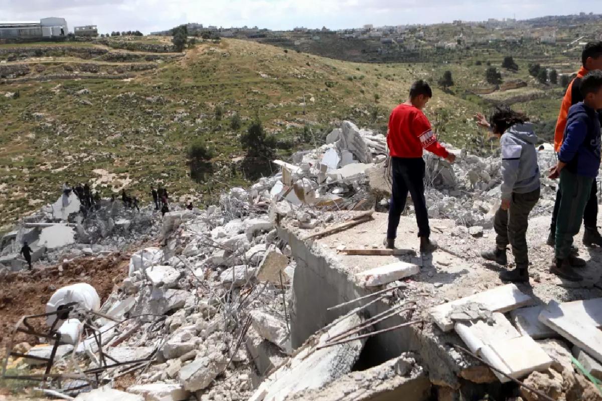İsrail, El Halil’de Filistinlilere Ait 3 Evi Yıktı