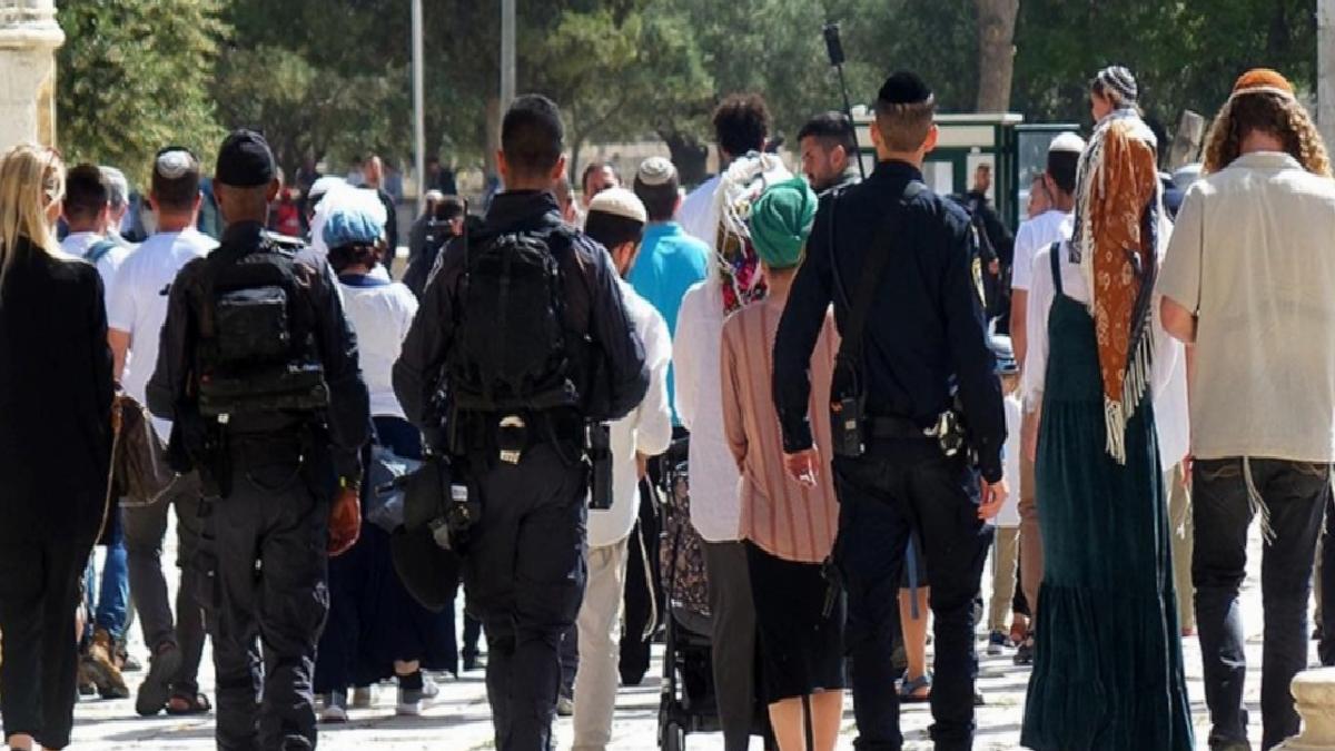 İsrail ordusu Mescid-i Aksa’ya baskın düzenledi