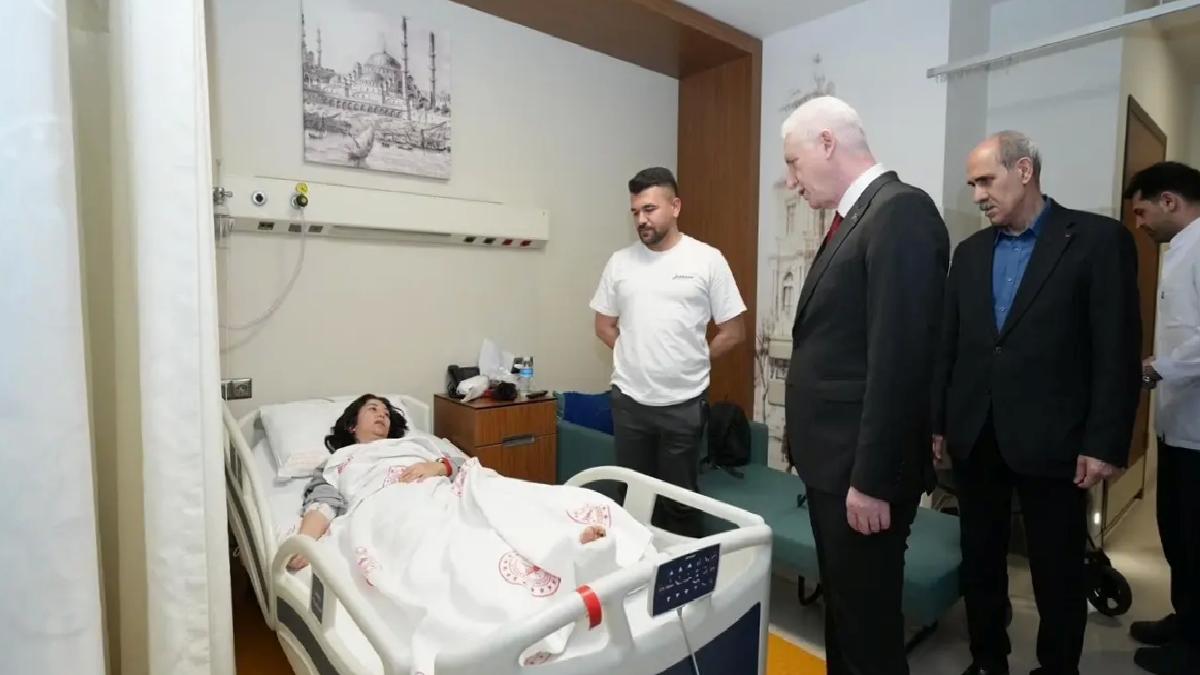İstanbul Valisi Depremzede Yaralıları Ziyaret Etti