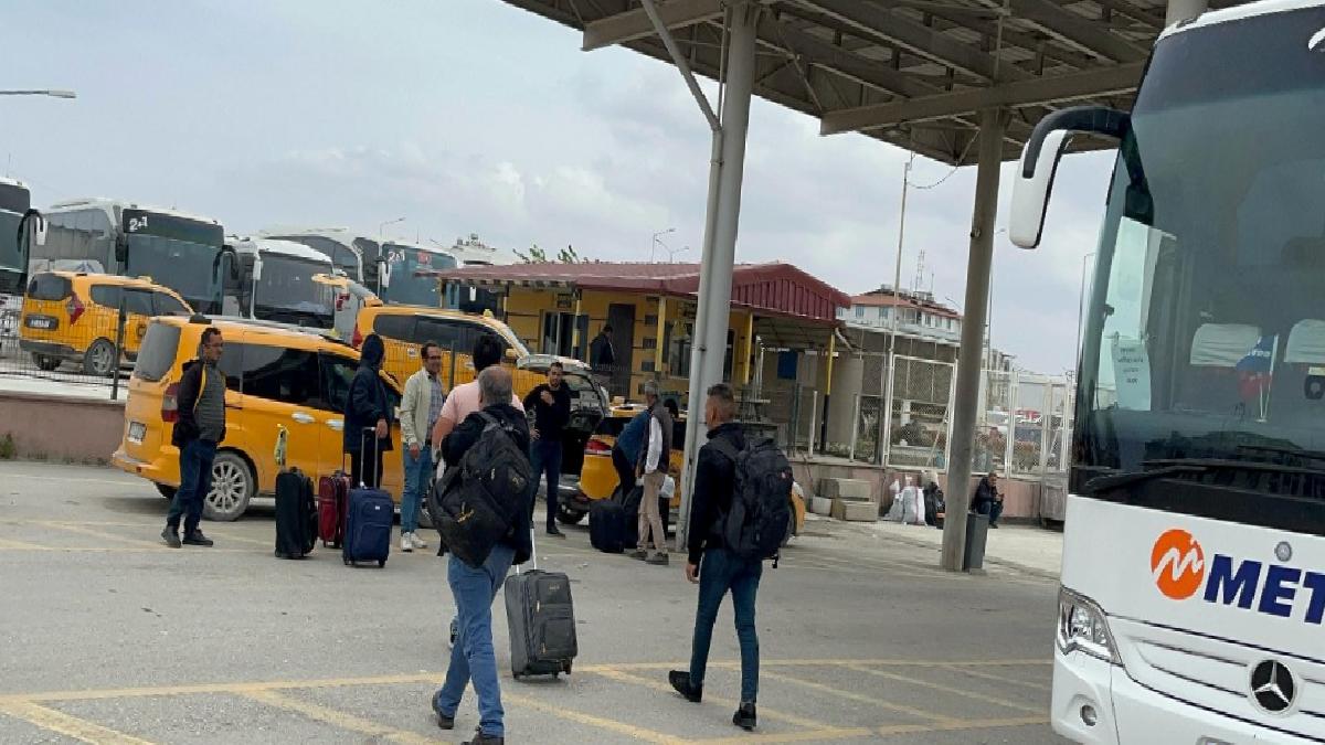 İstanbul’a sığınan afetzedeler deprem korkusuyla memleketlerine dönüş yolculuğunda