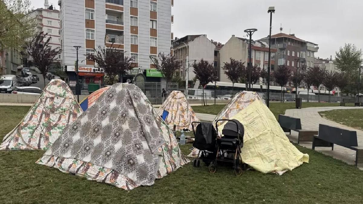 İstanbul’da deprem endişesi yaşayan bazı vatandaşlar, millet bahçeleri ve parklarda kalmayı sürdürüyor