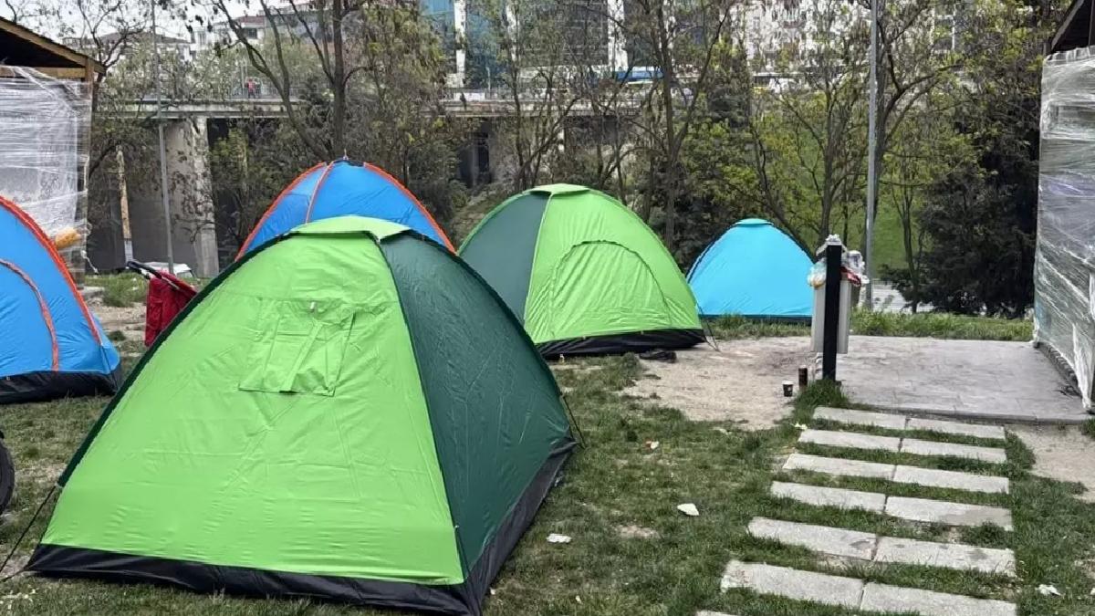 İstanbul’da Deprem Geceyi Açık Alanlarda Geçirdi