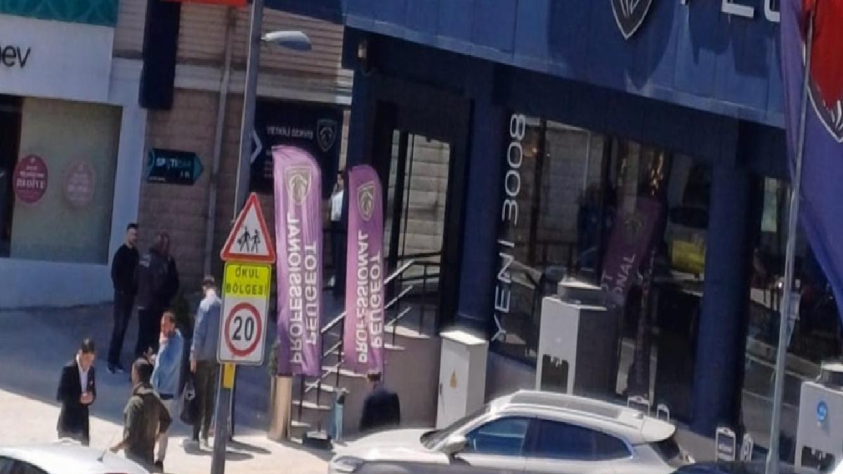 İstanbul’da yaşanan 6.2’lük deprem sonrası halk sokağı döküldü
