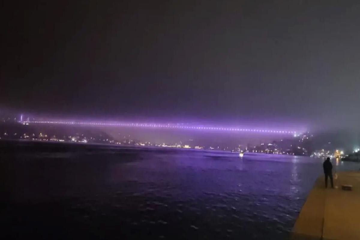 İstanbul’da yoğun sis nedeniyle boğaz trafiği askıya alındı