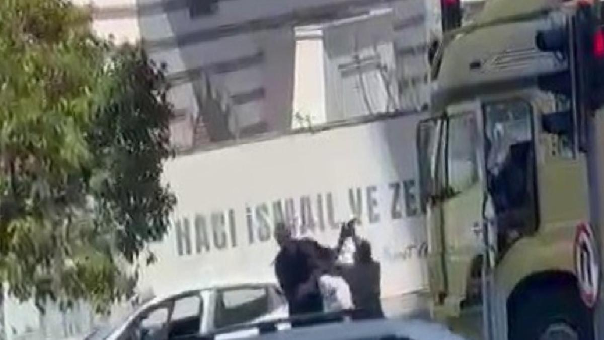İstanbul’da yol verme kavgasında kamyon şoförü çekiçle saldırdı