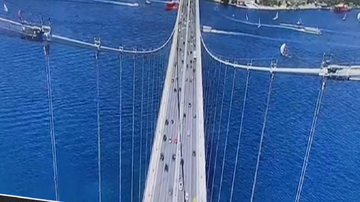 İstanbul’daki deprem 15 Temmuz Şehitler Köprüsü’nün kamerasına yansıdı