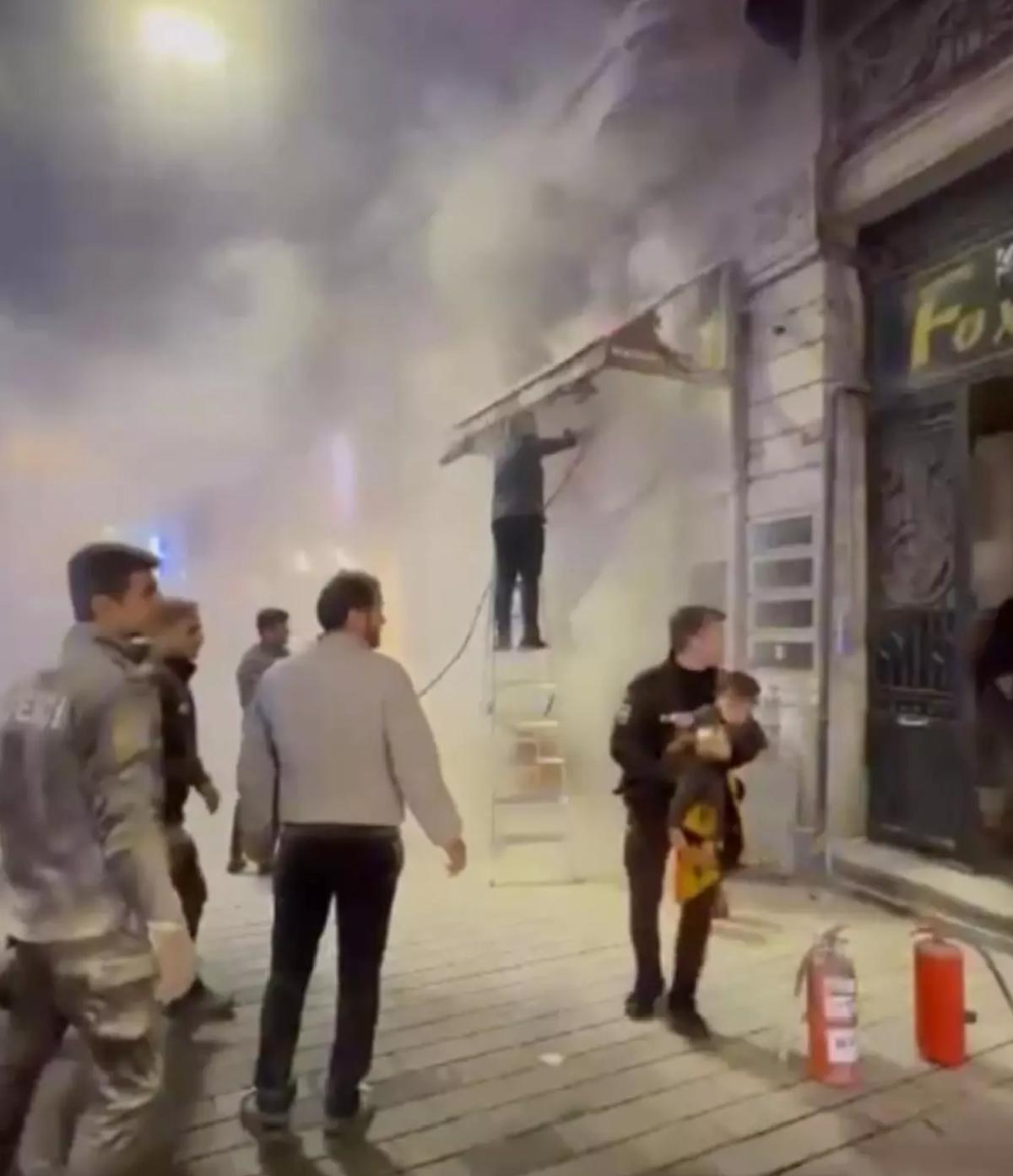 İstiklal Caddesi’nde Yangın!