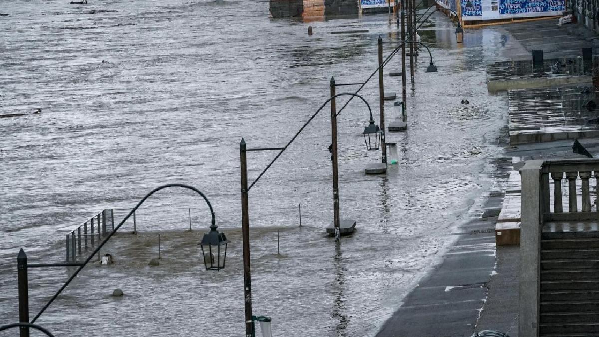 İtalya’da sel ve heyelan etkili oldu