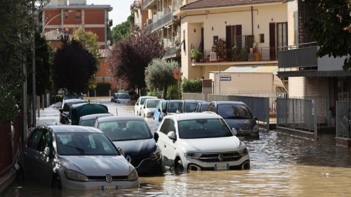 İtalya’da şiddetli yağışlar etkili oldu