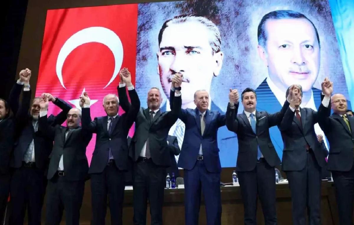 İYİ Parti’den istifa eden iki belediye başkanı AK Parti’ye geçti