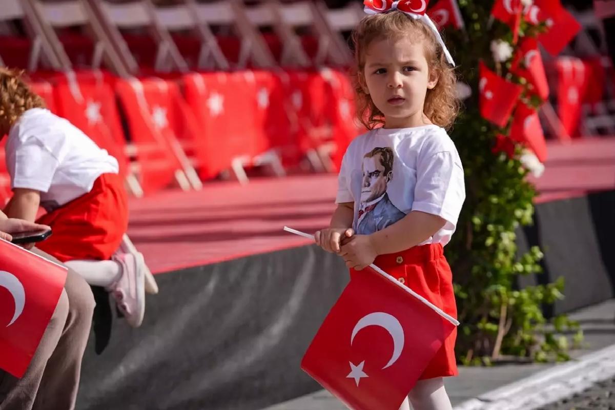 İzmir ve çevre illerde 23 Nisan Ulusal Egemenlik ve Çocuk Bayramı kutlanıyor