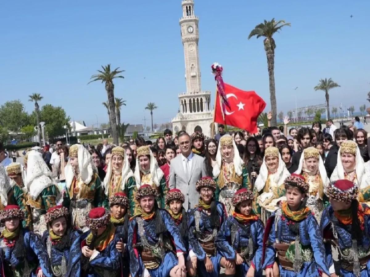 İzmir’de 23 Nisan Renklerin Dünyası Sergisi