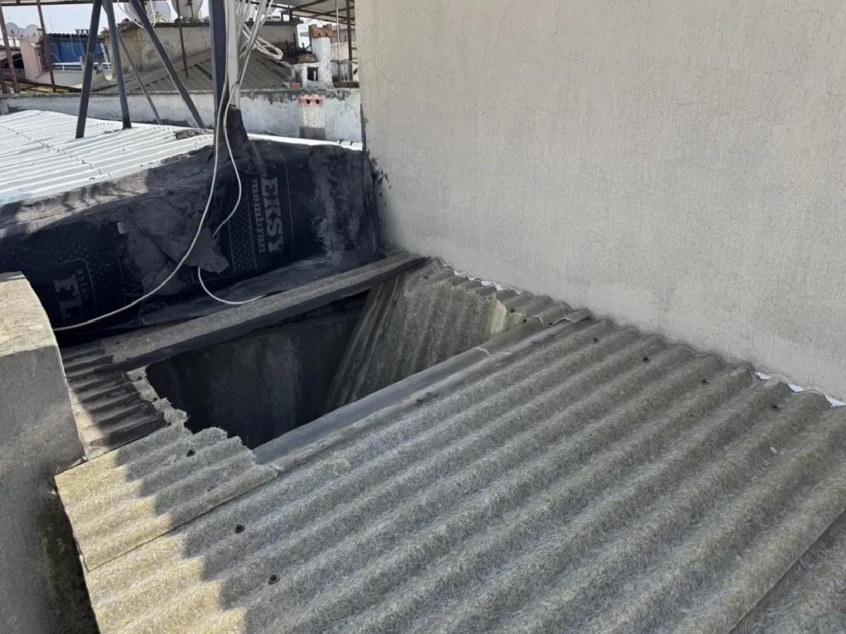 İzmir’de Çatıdan Düşen Genç Hastaneye Kaldırıldı