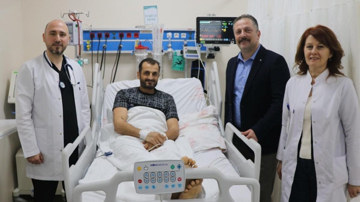 İzmir’de halı sahada kalp kriz geçiren adam 12 gün sonra hastanede uyandı