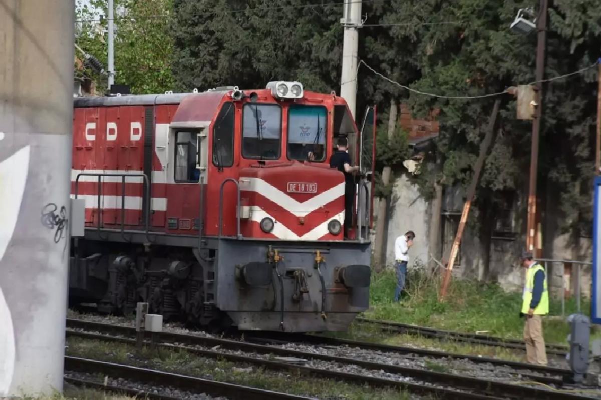 İzmir’de Yolcu Treni Raydan Çıktı