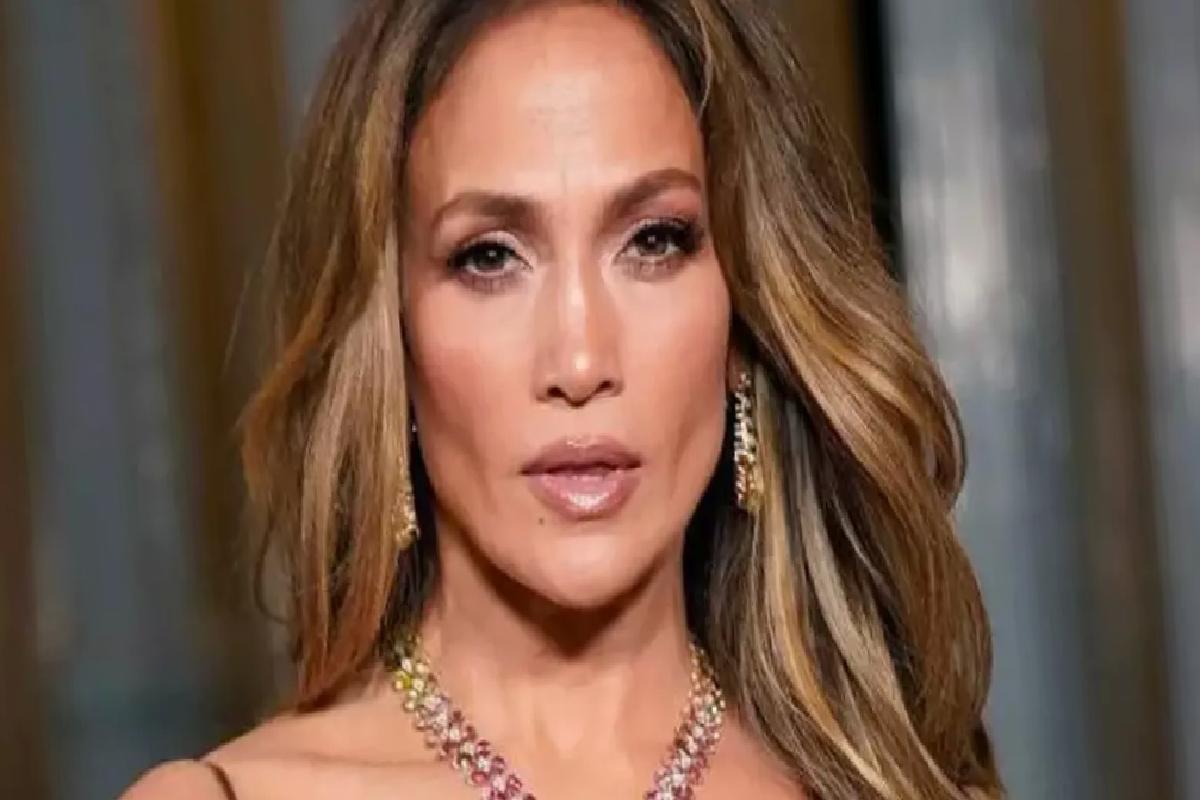 Jennifer Lopez Türkiye’ye bir ay gecikmeli gelecek