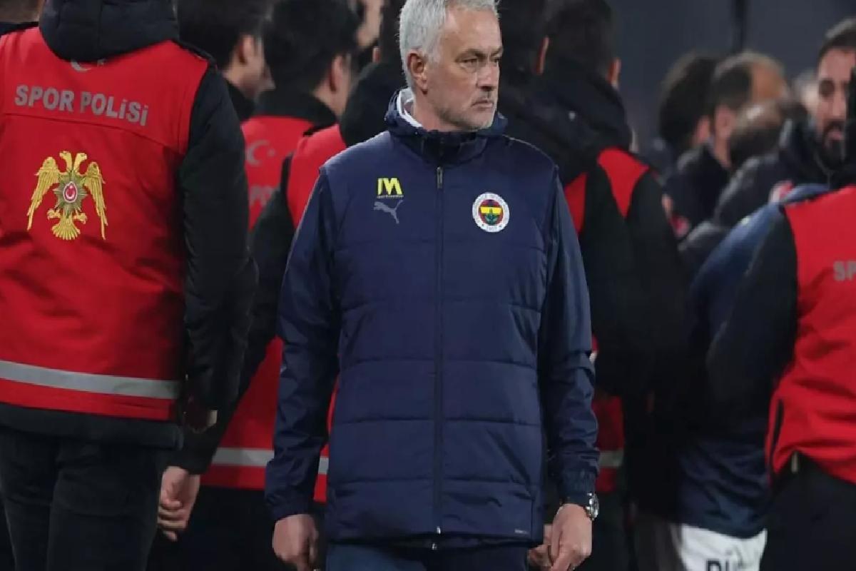 Jose Mourinho Galatasaray maçı sonrası 3 isme neşteri vurdu